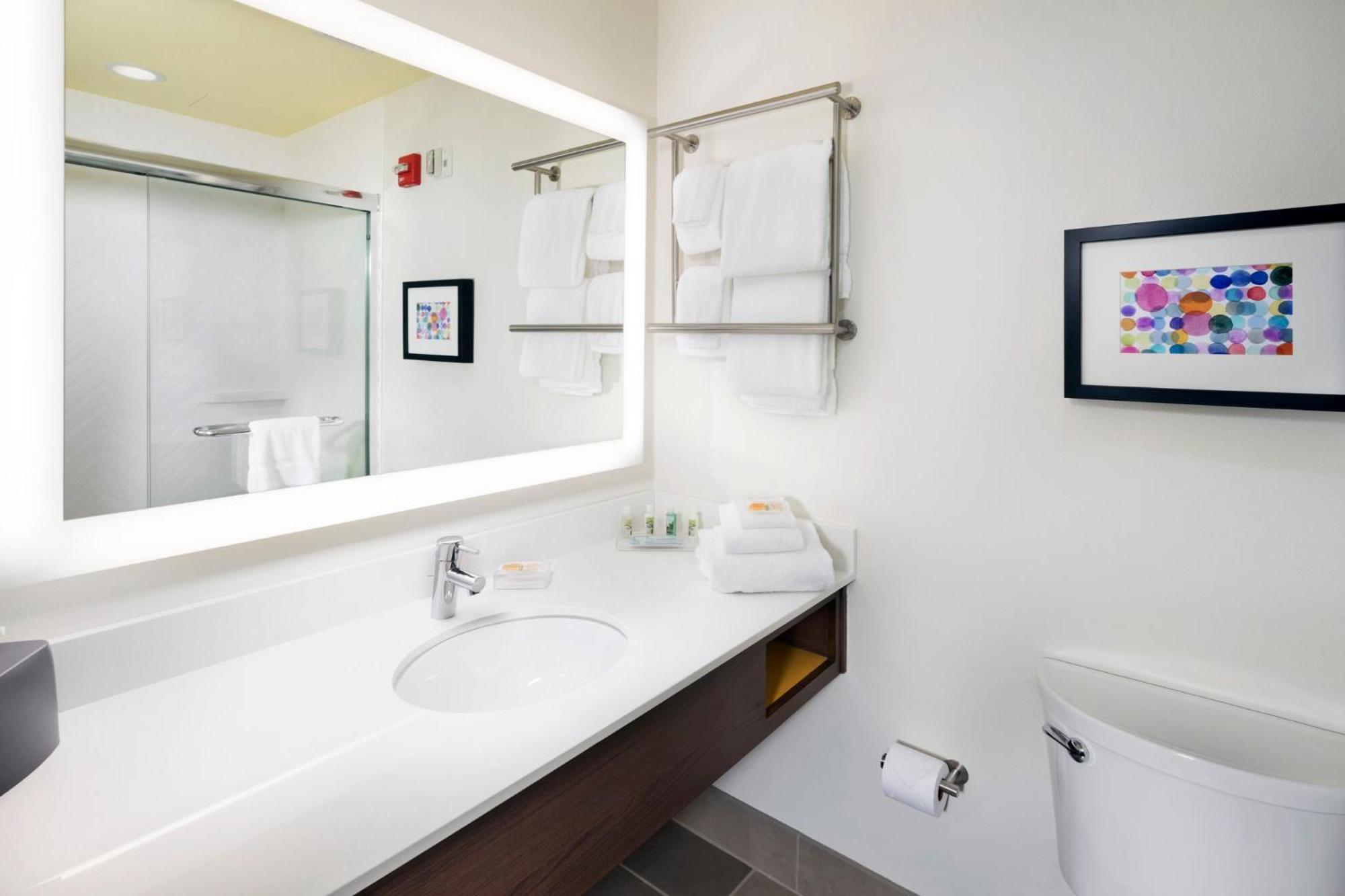 Holiday Inn & Suites Arden - Asheville Airport By Ihg Bagian luar foto