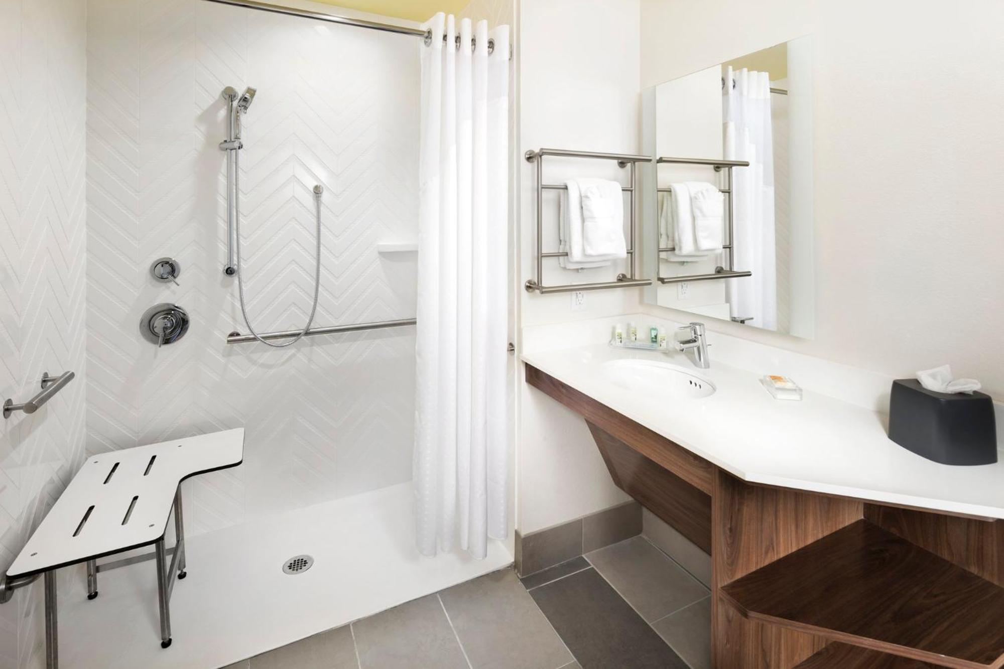 Holiday Inn & Suites Arden - Asheville Airport By Ihg Bagian luar foto