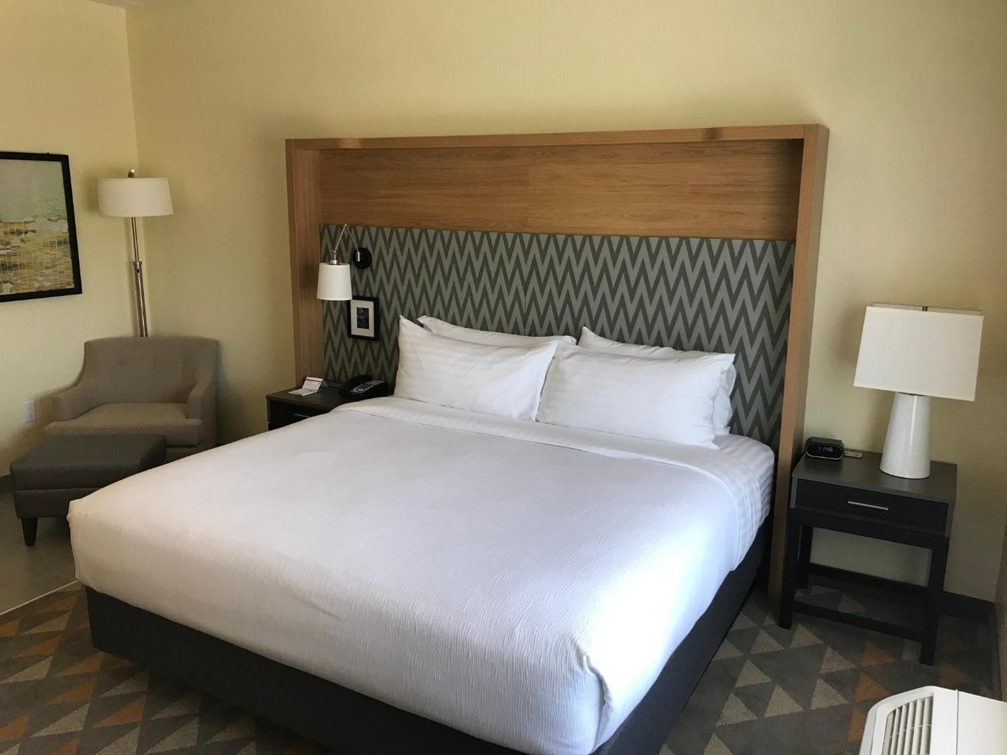 Holiday Inn & Suites Arden - Asheville Airport By Ihg Bagian luar foto