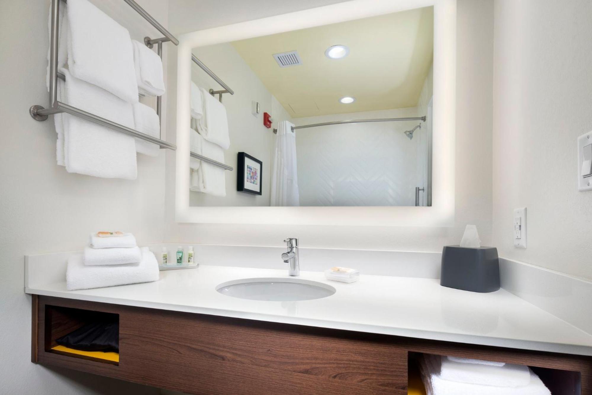 Holiday Inn & Suites Arden - Asheville Airport By Ihg Bagian luar foto