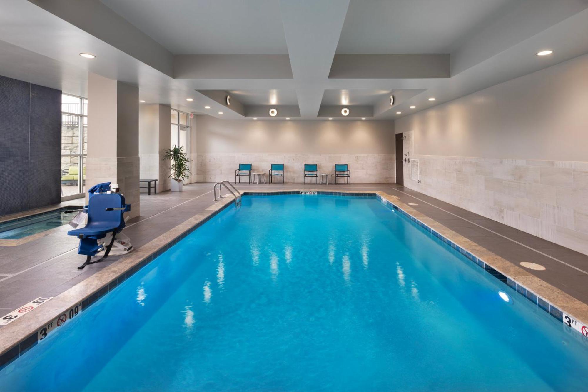 Holiday Inn & Suites Arden - Asheville Airport By Ihg Bagian luar foto