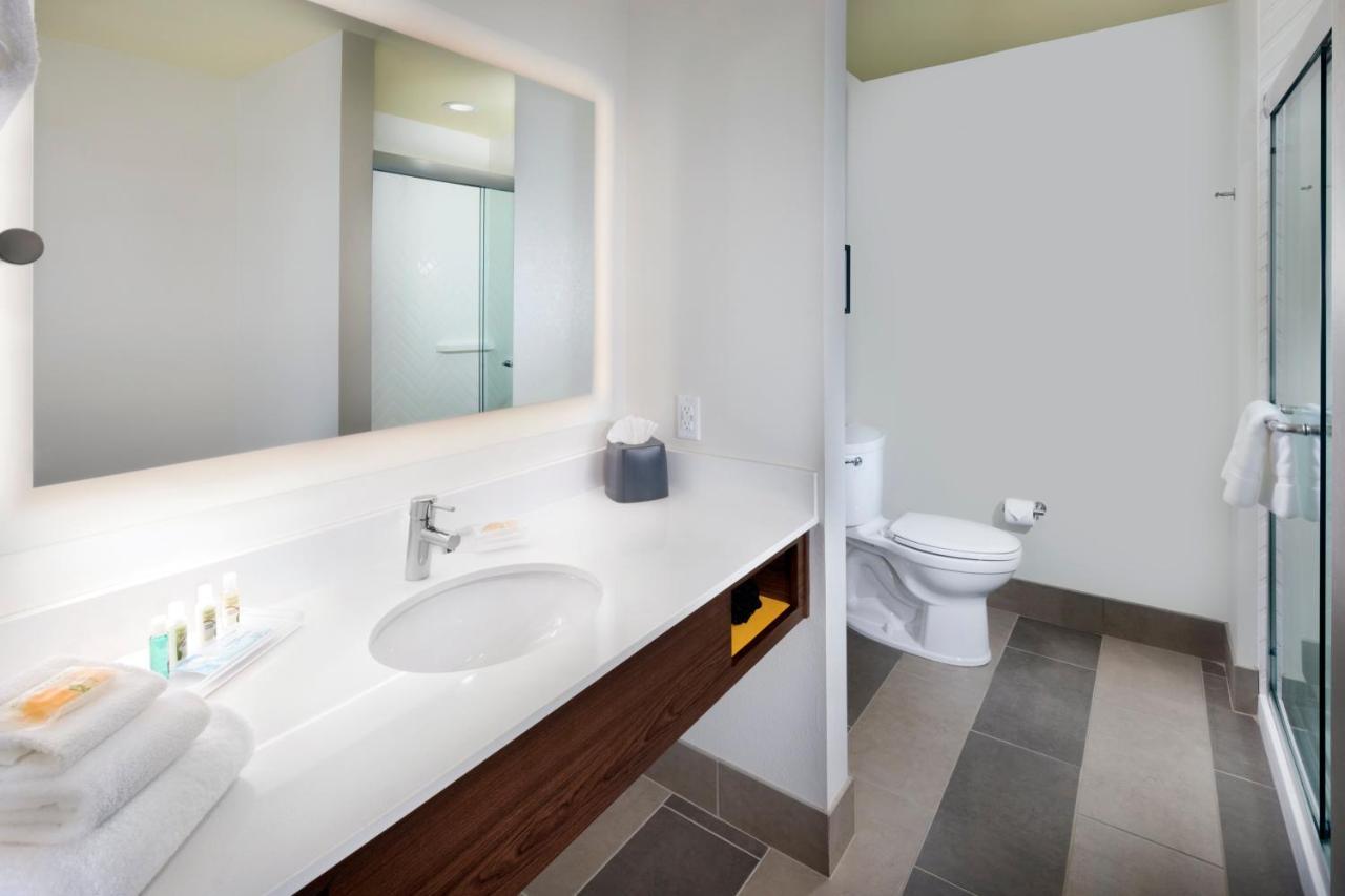 Holiday Inn & Suites Arden - Asheville Airport By Ihg Bagian luar foto